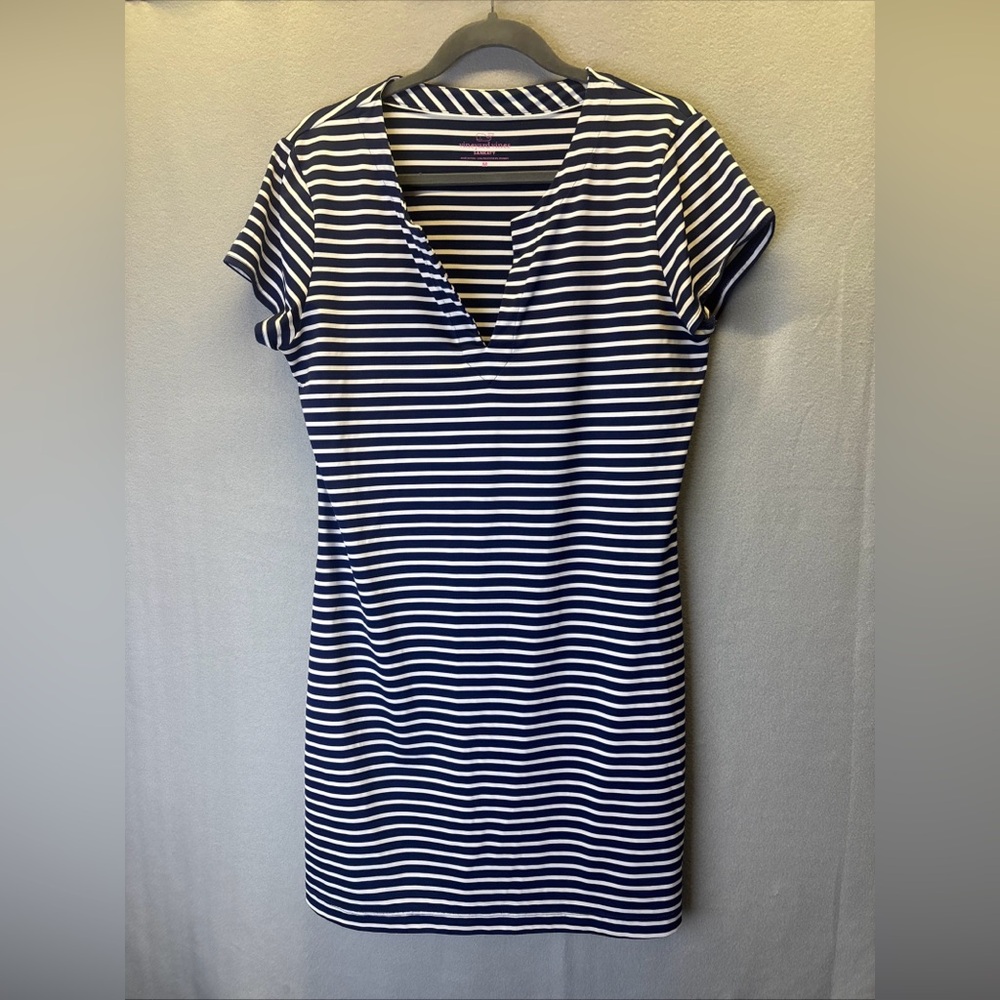 Vineyard Vines Navy and White Striped Top‎